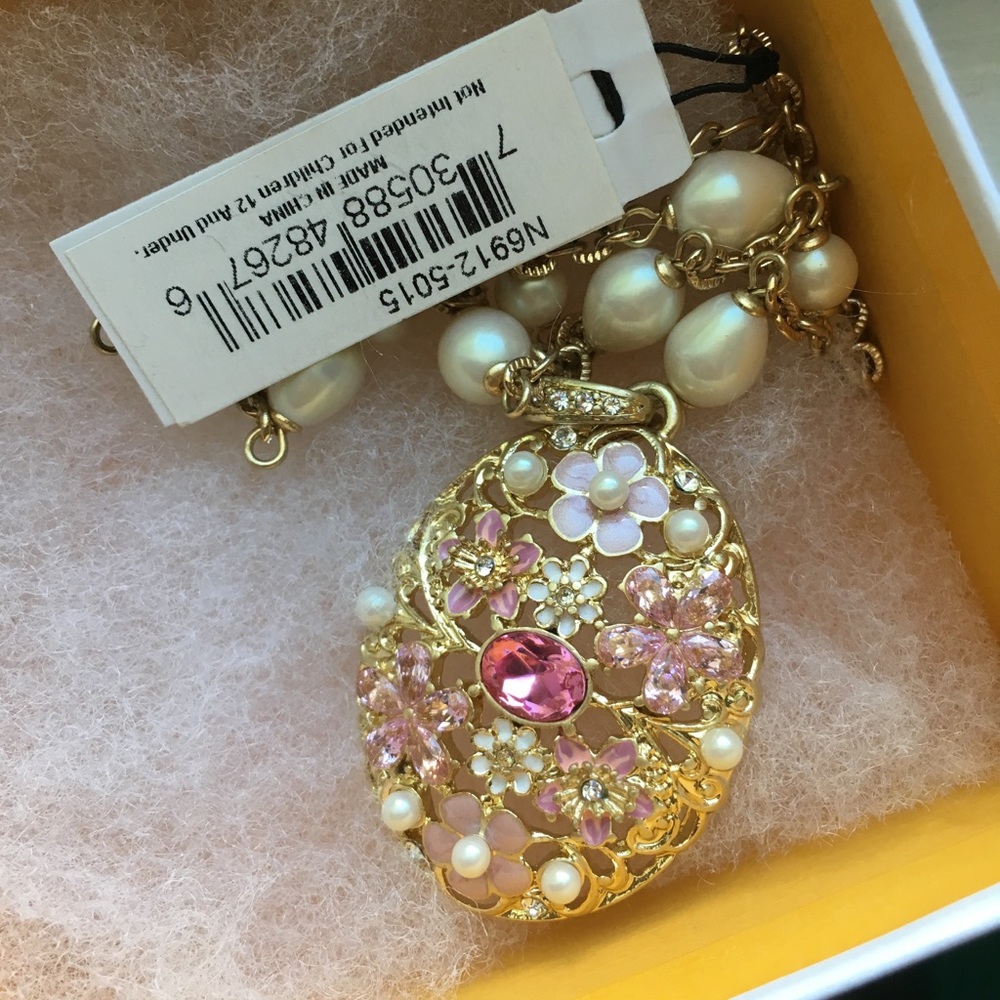 SOLD- Carolee pink flower necklace